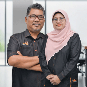 Pr. En. Mohd Helimy, MD,TPr. Puan Suhaila, Principal