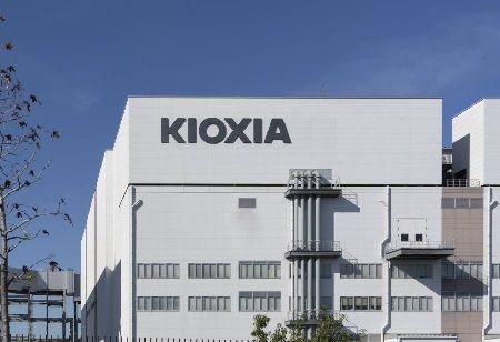 Kioxia Falls 16% as AI Stock Sell-Off Hits Japan's Chip Sector