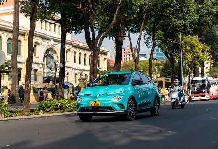  Green SM Launches Electric Motorbike Service in Jakarta Market