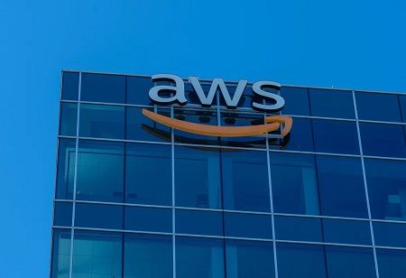  AWS to Launch First Saudi Cloud Region in December 2026 to Boost AI