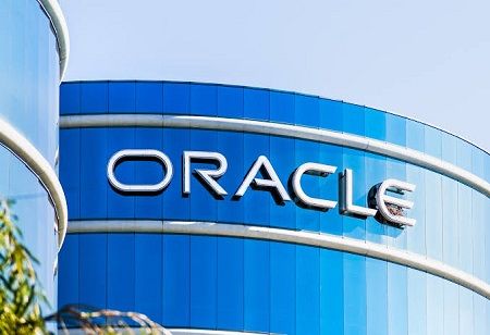  Oracle Japan Shares Jump 7% After Record First-Quarter Results