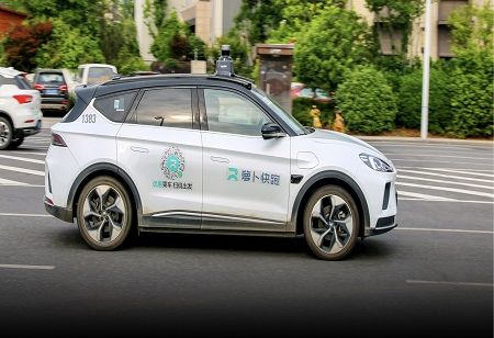  Baidu's Apollo Go Hits 250K Weekly Rides, Rivals Waymo's Lead