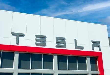  Tesla Eyes $2.9B China Solar Tools for US Capacity