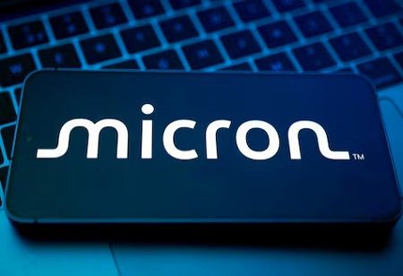  Micron & Qualcomm Forecasts Trigger $400 Billion AI Chip Stock Rally