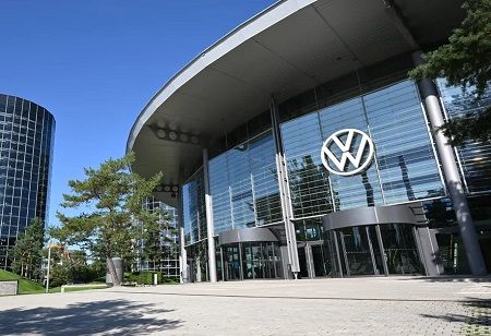  Volkswagen's China Comeback Faces Fresh Doubts as Sales Keep Falling