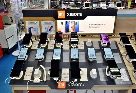  Xiaomi Q3 Revenue Rises 22% but Misses Estimates Despite Profit Jump