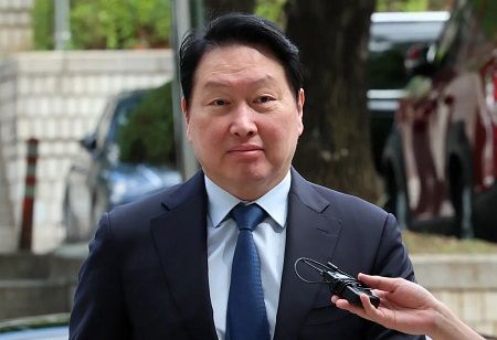  SK Chairman to Sell $406 Million Stake to Dell-Linked Fund