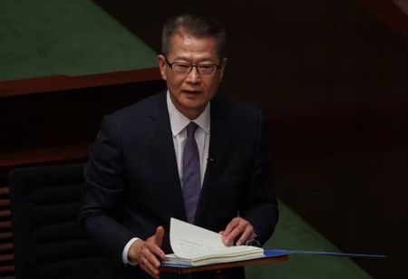  Hong Kong Pushes IPO Access to Boost Mainland Capital Flows