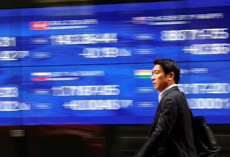  Tokyo Stocks Scale New Peak as Peace Hopes Ease Oil Fears