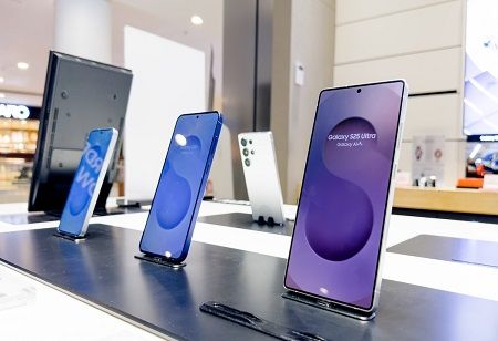  Global Smartphone Shipments Rise 2.6% in Q3 2025 as Samsung Leads