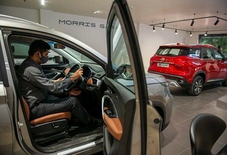  CarTrade Tech in Talks to Acquire CarDekho, BikeDekho Units